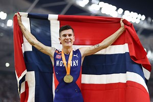 WATCH: Jakob Ingebrigtsen dives before finish line to win 1500m title at Oslo Diamond League 2024