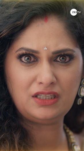 Kya Sarika rok paayegi Karishma ko Chauhan parivaar ki bahu banne se? Dekhiye #Vasudha, Mon-Fri, raat 10:30 baje, sirf #ZeeTV par, aur kahin bhi, kabhi bhi ZEE5 Shows par. #ZeeOnTheGoReels | ZEE TV