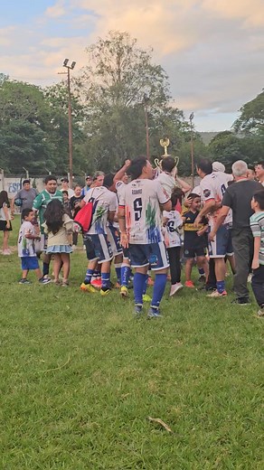 Dedicado a todos los futboleros del Facebook, la semana pasada como jugador, ahora como arquero otra versió pero , mismo fútbol ⚽️💪🙏🏆 versiónes que muchos conocen gracias totales 🤗 | Roberto Lulo Rios Fernández