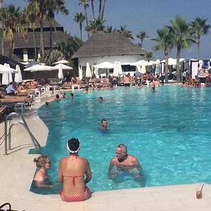 8.8K views · 189 reactions | Friday!!! Pool day ☀️ Purobeachmarbs #happypeople #marbella #puroexperience #purobeach#djliveset #coctailstime | Purobeach Marbella | Facebook