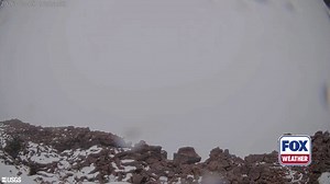 Timelapse shows snow across Hawaii's Mauna Loa volcano