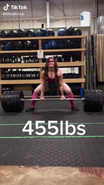 Get you a girl that can do both. 💁🏽‍♀️ #touchitchallenge #getyouagirlwhocandoboth #roadto500 #200kgdeadlift