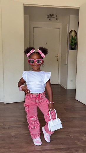 Ootd ✨ @novakids by @Fashion Nova 🔍Mini So Chic Crossbody Bag 🔍Mini Lily High Rise Cargo Jeans 🔍Mini Wishing On A Star Sneakers