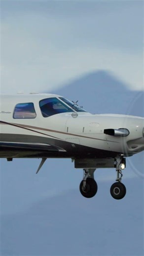 Piper Malibu Meridian | N42BG | Landing at Van Nuys Airport