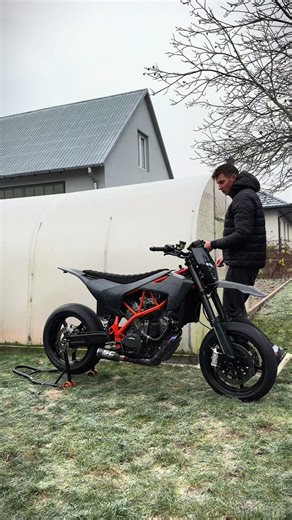 Cold Start KTM 1290 SMR: Supermoto Performance Unleashed