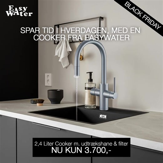 ⭐ 𝐁𝐥𝐚𝐜𝐤 𝐅𝐫𝐢𝐝𝐚𝐲 – 𝐊𝐨𝐠𝐞𝐧𝐝𝐞 𝐯𝐚𝐧𝐝 𝐝𝐢𝐫𝐞𝐤𝐭𝐞 𝐟𝐫𝐚 𝐡𝐚𝐧𝐞𝐧 𝐟𝐨𝐫 𝐤𝐮𝐧 𝟑.𝟕𝟎𝟎 𝐤𝐫.! ⭐ 🔥 SPAR 400 KR. – KUN I BEGRÆNSET TID 🔥 Med Easywaters smarte 2,4 L løsning får du øjeblikkeligt kogende vand til madlavning, te og kaffe – og den praktiske udtrækshane giver dig ekstra fleksibilitet i køkkenvasken. 💧 Inkl. hane & kalkfilter – vælg mellem Sort, Krom, Messing, Gunmetal m.fl. 💸 Black Friday Pris: 3.700 kr. inkl. moms 🚚 Gratis levering i hele Danmark 🔧 Monterin