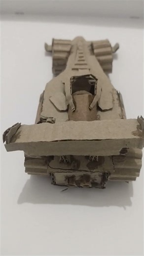 Mobil Formula one (F1) dari kardus