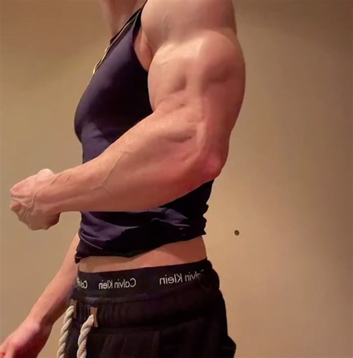 Marco on Instagram: "Please follow this amazing 20 years old super aesthetic muscle boy @tommywildex on his fantastic fitness journey. 💪💪💪. Look at this great body shape he have reached as a result of hard working out for 5 years. I can’t wait to see more progress from this amazing friendly guy. He definitely a Greek god. 💪💪💪. #fitness #workout #training #triceps #muskeln #muscles #veins #ripped #abs #sixpack #shoulders #model #teenmuscle #modelboy