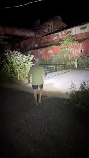 23K views · 264 reactions | Kleiner Rückblick auf eine unserer heftigsten Exploring-Touren – tief in einer riesigen verlassenen Mine in Italien. Mit wassergefüllten Gängen, endlosen Tunneln und richtig harten Passagen. Ganzes Video findet ihr auf YouTube!#youtubedeutschland #exploring #urbex #verlassen #abenteuer #verlasseneorte | Roofless TV | Facebook