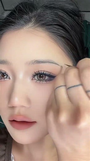 This tutorial on creating natural-looking brows is perfect for beginners!