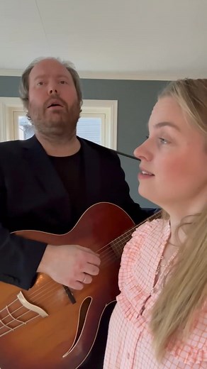 Vi gler oss veldig til vårt første arrangement med Opera og lutefisk! Sitt du litt på gjerdet og ventar på å melde deg på håper vi du gjer det snarast, så kokken får planlagt nok mat 🐟 Vi gler oss til nydeleg song og spel frå Stephanie Lippert , Hallvar Djupvik og @Kristina Farstad Bjørdal🎵🎶🎵 Nyt ein liten smakebit her da vel 🥰 | Opplev Runde