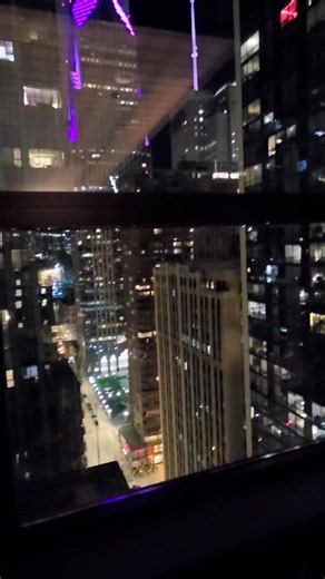 Chicago's skyline vibe is beyond wow at night. 😍 We are just getting started here at Cerise Rooftop and we are packed. The Chosen Fews Wayne Williams on the decks with alot more to come. We are loving house music gloriously till 3am, come on down. 😀 | Chosen Few Djs