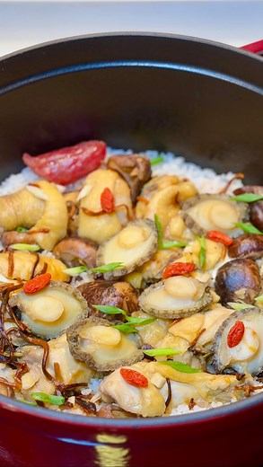 鮑魚滑雞煲仔飯做法 用電爐零失敗做出脆飯焦方法 ｜ 臘腸膶腸煮煲仔飯必加 超平急凍鮑魚處理 ｜ 在家簡易做出飯焦煲仔飯 《醉男中式料理食譜》 #滑雞煲煲仔飯 #煲仔飯食譜 #鮑魚滑雞臘腸膶腸煲仔飯 #臘腸煲仔飯 #鮑魚滑雞煲仔飯 | 醉愛煮食男 Simon T Kitchen