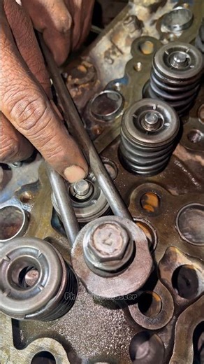 Watch How This Diesel Valve Lock Slides Perfectly #shorts #dieselengine #enginerebuild #dieselengine
