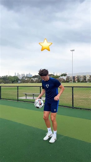 Control the ball don’t let it control you ⚽️🔮 • When you master specific patterns, you master precision, force intentional contact and develop full body control 👣⚽️⚡️ • It’s the foundation of directional control which allows you take your touch in the right direction. Away from pressure and into space 📈 • Try these 3 patterns — each increasing in difficulty — before your next session and feel the difference in your first touch. 🔥 • #ballcontrol #juggling #firsttouch #footballtraining #techni