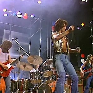 644K views · 29K reactions | AC/DC -- Live Wire | Kings & Queens of Rock & Metal | Facebook