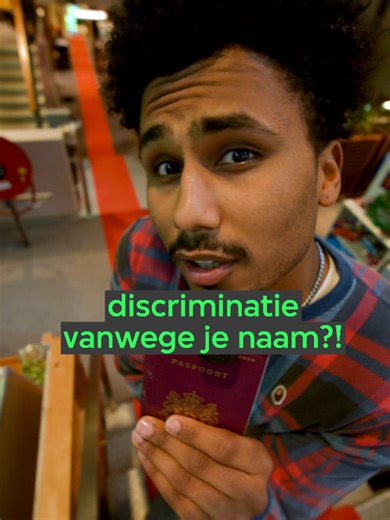 Ben jij weleens gediscrimineerd vanwege je naam? Yannick vindt het maar raar dat je zou vermijden om discriminatie te voorkomen. Toch zorgt het hebben van een niet westerse naam nog regelmatig voor 'discriminaamtie' bij het solliciteren of zoeken naar een woning. Volg @dvl voor meer! #discriminatie #naam #afkomst #nederland #racisme