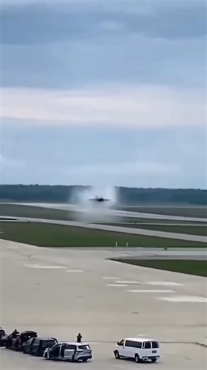 F/A-18 Super Hornet Supersonic Pass | Sonic Boom 💥 Landing