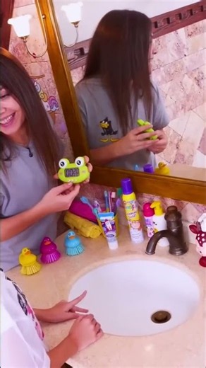 21578 20749 YEPA ES Majya and Lina 106 Hand washing short 3