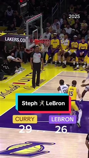 Two amazing players, one great battle 🤺 #NBA #basketball #StephCurry #LeBronJames