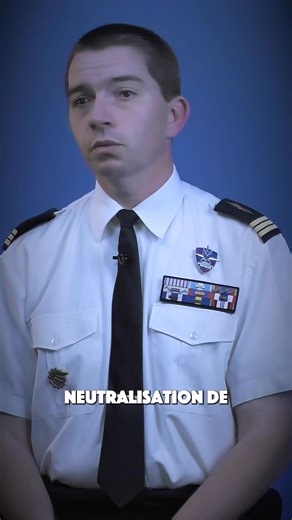 Penser la lutte anti-drones de demain Pour penser la lutte anti-drones de demain, l’Agence de l’innovation de défense (AID) observe attentivement le conflit ukrainien, où le drone de course s’est imposé comme une arme redoutable. Mais c’est quoi, un drone de course ? À l’origine conçu pour la compétition, il est devenu une arme de guerre improvisée : capable d’atteindre plus de 300 km/h, ultra-maniable, piloté en immersion via caméra embarquée et parfois guidé par fibre optique, donc insensible 