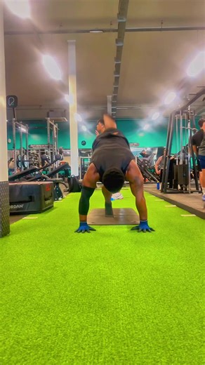 Mastering Handstands: Tips for Gymshark Athletes