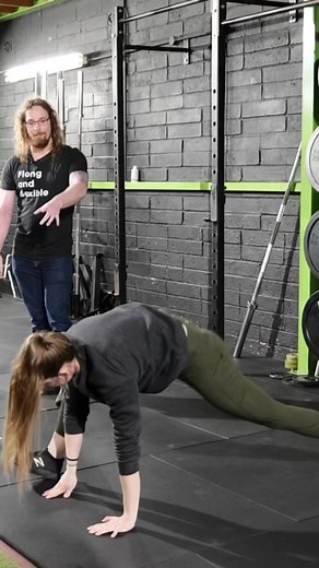 How to string movements together that helps with your flexibility and strength, a great way to warm up! #mobility #flexibility | Tom Morrison