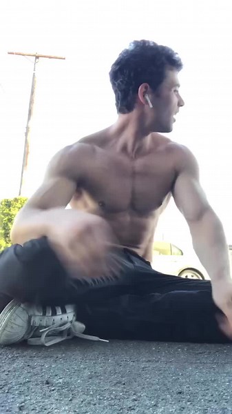 #chicagofire #chicagomed #chicagopd #onechicago @CHICAGO PD after morning workouts😹