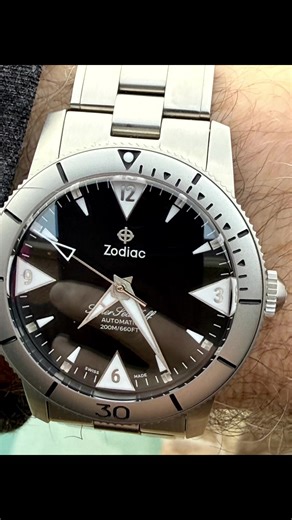 This watch is a Zodiac Super Sea Wolf Skin Diver Automatic, specifically identifying as model ZO9213 or the very similar ZO9215. Key Features Case Size: 39mm stainless steel case. Dial: Black dial featuring iconic shark tooth hour markers and Super-LumiNova for low-light visibility. Movement: Automatic movement, often noted as the STP 1-21. Water Resistance: Rated for 20 ATM (200 meters / 660 feet), as indicated directly on the dial. Strap/Bracelet: Typically comes on a stainless steel bracelet,