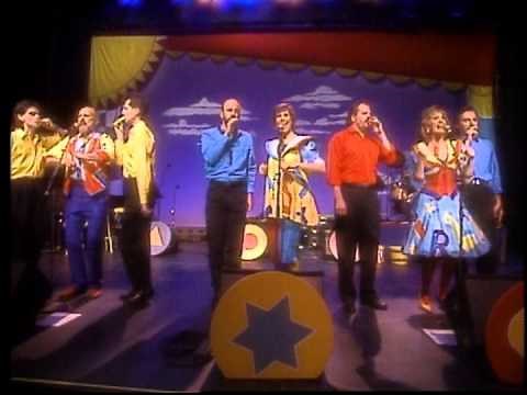 Sharon, Lois & Bram Sing A to Z - Up in the Air, Junior Birdsmen