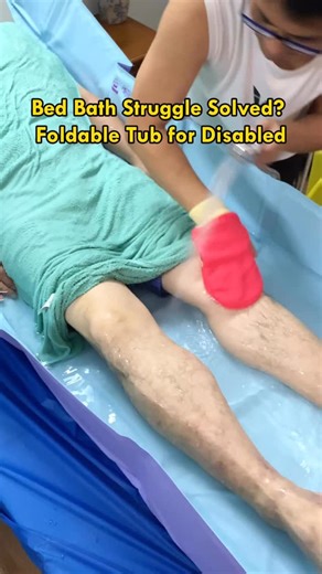 Don’t move, don’t move! A magical tool for bathing disabled elderly people #elderlycare #washinbed #washingmachine #PortableFoldingShowerMattress #ehucon | Ehucon Saram