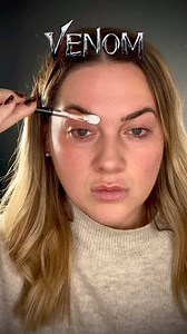 886K views · 10K reactions | VENOM I reeeeaaally wanted to turn the other half into Tom Hardy but considering I couldn’t see out of one eye, I panicked I would look more like Tom Hanks 﫣 so this is what we ended up with #venom #makeupreels #halfface #halloweenideas | Nicki Teal Makeup Artist | Facebook