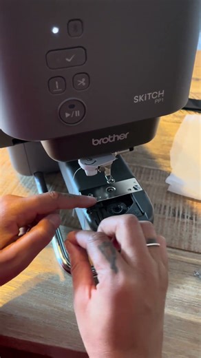 Brother Skitch PP1: How to Thread the Upper Thread & Bobbin Correctly (Legendas PT) #embroidery
