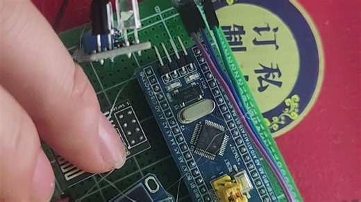 基于物联网的中小学生坐姿优化课桌椅调控系统