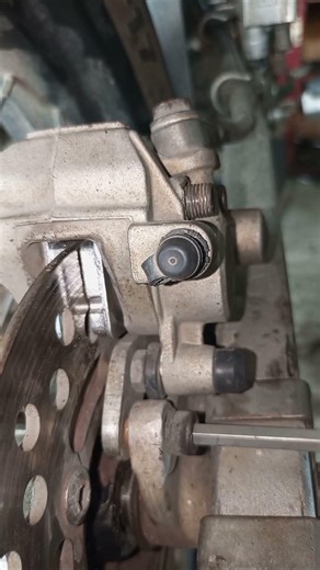 mechanic tricks for installing brake pads #tutorial