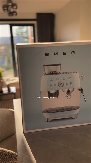 Dreamy SMEG Coffee Machine Unboxing