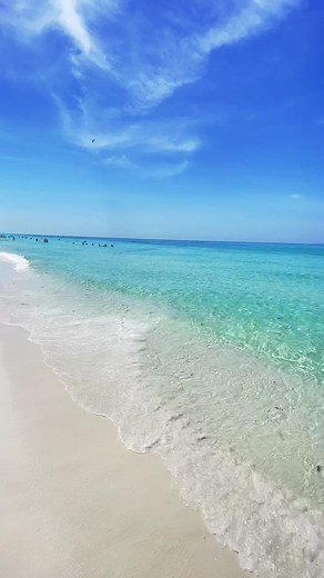 The Gulf is showing off today 🤩🤩 come visit us this summer at #HiltonSandestin #beachlife #beachfronthotel #vacation #fypシ