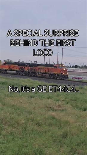 A special surprise behind the first loco! ！Σ(×_×;)!