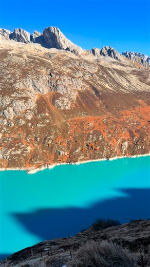 Sebastian | Outdoor Adventures on Instagram: "This hike in @andermatt.official around Göscheneralpsee is so beautiful! Especially in the fall with all the colors. The hike takes around 3.5 hours to complete and is perfect for a half day activity in @switzerland 🇨🇭"