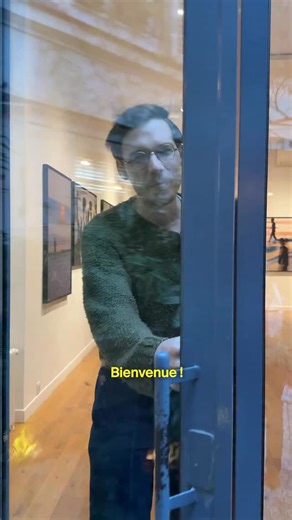 Paris Secret on Instagram: "@jonathanbertin transforme les photos floues en art ! 🎨 Du 7 au 17 janvier, découvrez son exposition photo « Impressionism, Résonances », inspirée de la peinture impressionniste et qui a fait le buzz en Corée du Sud — même l’acteur de Squid Game y a fait un tour ! Une expo authentique sur les choses simples du quotidien, qui oscille entre le calme de la Normandie 🌊 et l’effervescence de Séoul 🏙️. Nous, on a adoré ! L’exposition est gratuite, alors n’attendez pas ! 