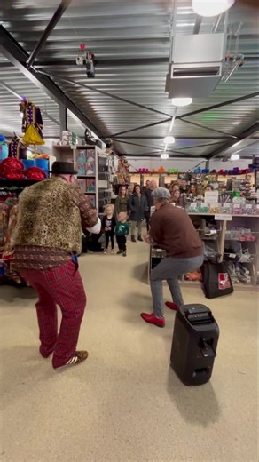 NU LIVE BIJ THETRU 🎉 🎊 🥵 Verrassings optreden Van Lieshout en Arts ❤️💛💚 | Thetru