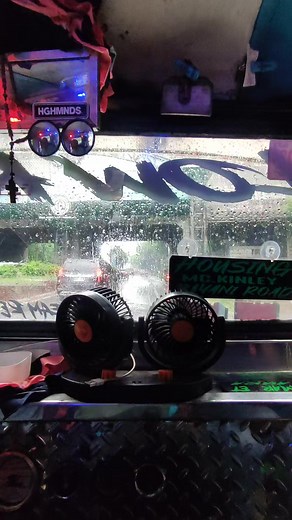 Maulan Traffic=LATE😆 #rainyweather #rainymorning | Leslie Porlage