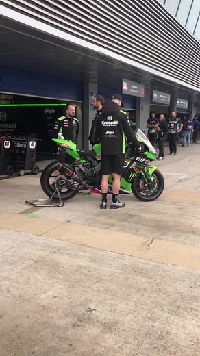 Jonathan Rea warming up his Ninja before the @worldsbk action starts at Jerez! | Bimota by Kawasaki Racing Team