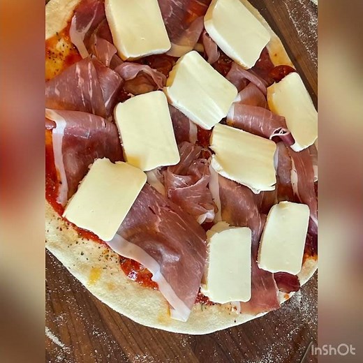 Pizza mit Semola (Hartweizengrieß) selbstgemacht