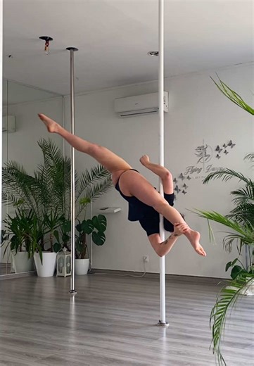 broken split pole dance #poledance #polesport