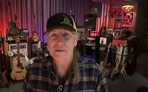 MARK FARNER Blasts GRAND FUNK RAILROAD's Current Tour: 'It Is Completely Dishonest To The Fans'