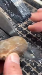 Agate stone cutting process… copyright from agate_dad Dm for custom orders #agate #agatestones #agatecut #cuttingstone #SatisfyingCuts #BeforeAndAfter #OddlySatisfying #Craftsmanship #NatureArt #DIYRocks #StoneTransformation #CuttingSatisfactions #AgateReveal #HiddenBeauty | Gem Hunter