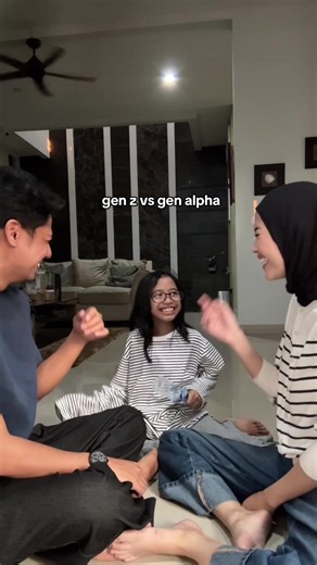 Gen z vs gen alpha 😭🙏🏻 luv u adek ib: @delviraaskia | elvira