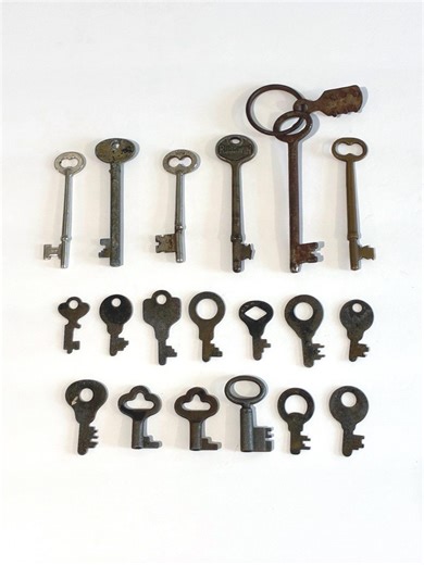 19 Antique Keys | Skeleton Keys | Parts for Art or Jewelry - Etsy