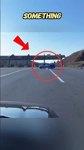 TR Driver’s Crazy Skill at the Toll Gate! #roadrage